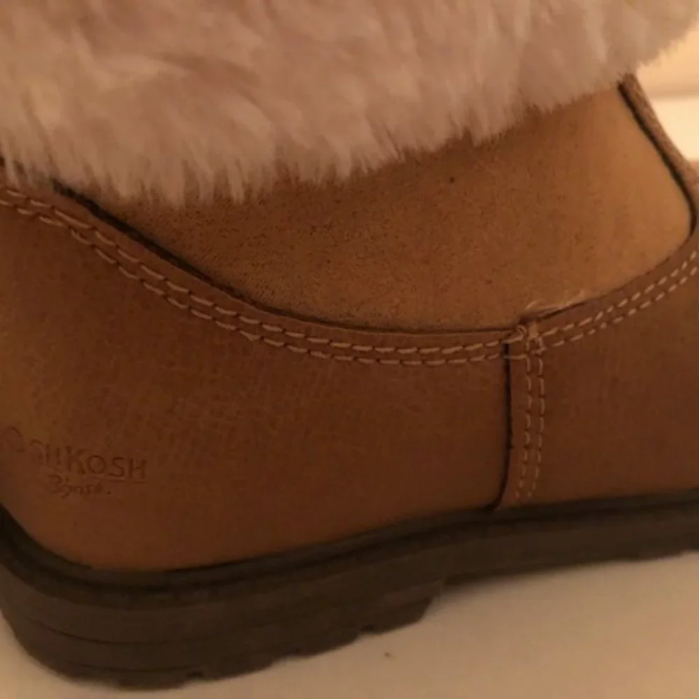 OshKosh Toddler and Little Girls Empress Fashion Boot. Size: 7